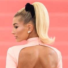 Flipped Ponytail, Ariana Grande Ponytail, Retro Ponytail, Side Ponytail Hairstyles, Easy Ponytail, High Ponytail Hairstyles, Long Hairdos, Hairstyles Wavy, Ponytail Hairstyles Easy