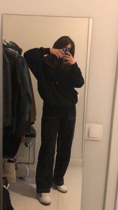 Black Jeans Black Hoodie Outfit, Black Zipup Hoodie Outfit Aesthetic, Dark Oversized Outfit, Outfit Ideas With Black Hoodie, Black Hoddies Outfits Aesthetic, Black Hoddies Outfits Women, All Black Hoodie Outfit, Black Hoodie With Jeans, How To Style Black Hoodie