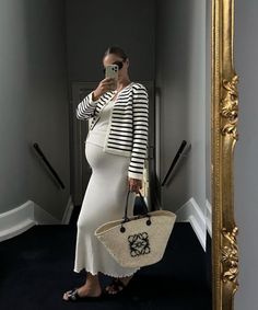 Master Cute Maternity Outfits During Pregnancy | Le Chic Street Pregnant Street Style, Maternity Outfit Ideas, Summer Pregnancy Outfits, Mommy Fashion, Pregnancy Outfit, Chic Maternity, Maternity Overalls, Summer Maternity Fashion