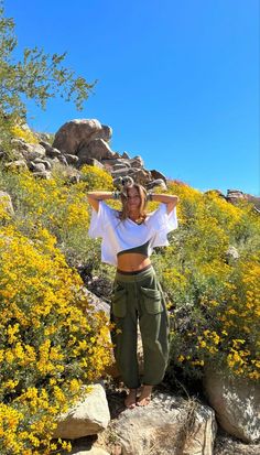 Ropes Course Outfit, Hiking Inspo Outfit, Boho Trendy Outfits, Casual Cabin Outfits, Indy Aesthetic Outfits, Boho Workout Clothes, Earthy Lifestyle Aesthetic, Outdoor Summer Outfits For Women