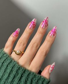 19 Beautiful Pink Christmas Nails For Weddings Green Christmas Nails, Pink Christmas Nails, White Christmas Nails, Christmas Nail Ideas, Modern Nail Art, Bow Nail, Nail Pops, Modern Nails