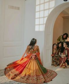 Minimal Mehndi, Mehendi Dresses, Mehandi Outfits, 2024 Wedding Trends, Indian Dress Up, Mehendi Outfits, Desi Wedding Dresses, Desi Wedding Decor