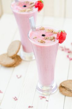 Iced Shaks Watermelon Smoothie Recipes, Nutritional Yeast Recipes, Buah Naga, Resep Smoothie, Keto Smoothie Recipes, Thanh Long, Smoothie Detox, Milk Shakes, Strawberry Milkshake