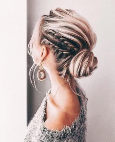 30 Pretty Hairstyle Ideas To Try This Fall Long Hair Trends, Wedding Hairstyles Updo, Easy Hairstyles For Long Hair, Loose Hairstyles, Stylish Hair, Hair Updos, Up Hairstyles, Medium Length Hair Styles, Hair Trends