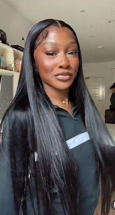 Straight Wigs, Soft Glam Makeup, Braids With Weave, Dyed Hair Inspiration, Sleek Hairstyles, Hair Affair, Baddie Hairstyles, Bun Hairstyles, Black Girls Hairstyles