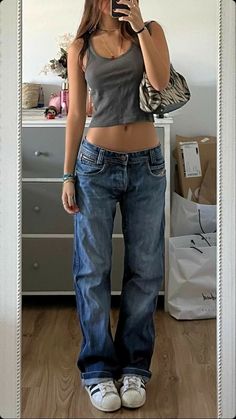 Travel Outfits For Women, Best Travel Outfits For Women, Airport Outfit Ideas, Sweatpants Outfit Ideas, Outfit Airport, Flight Outfit, Main Character Energy, Airport Outfits, Looks Jeans