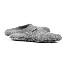 A pair of classy and comfy felted mules slippers is a perfect choice if you want bedroom slippers to be easily taken on and off. This wool mules design was created in Bure Bure studio. Classic closed toe slippers are handmade from 100% felted wool and decorated with alpaca wool. They fit both men and women. Soles are strengthened with natural latex, hand stiched Bure Bure labels are added. HEALTHY & NATURAL SIZES SOLES MAKING & SHIPPING TIPS HOW TO TAKE CARE OF WOOL SLIPPERS Boots With Leg Warmers, Mules Slippers, Toe Slippers, Bedroom Slippers, Wool Slippers, Face Men, Women's Slippers, Natural Latex, Lace Slip