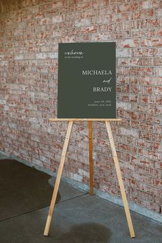 green and white wedding welcome sign on an easel in front of a brick wall Wedding Sign Diy, Minimal Wedding, Green Watercolor, Wedding Welcome Signs, Wedding Signage, Diy Signs, Wedding Invitation Paper