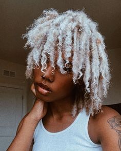 Dreadlocks Dyed, Long Hair Red Carpet, Hair Red Carpet, Loc Crown, Glamour Hairstyles, Dyed Dreads, Beautiful Dreadlocks, Short Locs Hairstyles, Weave Styles