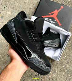 JORDAN | BAPE | NIKE | ADIDAS on Instagram: "Jordan 3 Retro BLACK CAT 🖤 🔥PAGO CONTRA ENTREGA 🔥 Ya viste todos los modelos disponibles en nuestro catalogo?😍 ❗Entra al link que está en la descripción para verlo❗ ✅Envíos totalmente garantizados y seguros 🛩 ✅Garantía de 3 meses por daños de fabrica o envió 👌 ✅ Medios de pago con BITCOIN🏅, Bancolombia, Nequi y BBVA 💳 #jordan4 #jordan #nike #sneakerhead #hypebeast #airjordan4 #hype #airjordan4 #jordan4blackcat" Retro 3 Jordans, Jordan Black Cat, Jordan 4 Black, Black Outfit Men, Jordan Retro 4, Trendy Boy Outfits