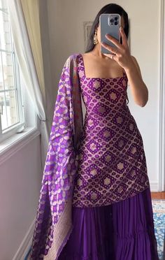 Trad Outfits Women, Indian Clothes Casual, Saree Stiched Dress Ideas, Indian Outfit From Scratch, Traditional Outfits Aesthetic, Saree Kurti Design, Kurti From Saree, Aesthetic Traditional Outfits, Indian Kurti Aesthetic