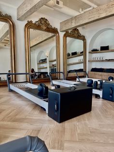 there are many mirrors and other items in the room that is decorated with wood flooring