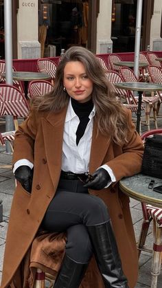 Aesthetic Lawyer, Mantel Outfit, Stile Blair Waldorf, Adrette Outfits, Lawyer Fashion, Fest Outfits, Classy Winter Outfits