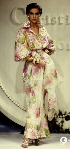 Gianfranco Ferre Dior, Vintage Runway Fashion, Dior Floral, China Decor, Marc Bohan, Decades Of Fashion, Agatha Harkness, Dior Collection, Christian Dior Designer