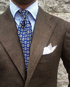 Walking Fashion, Bespoke Shirts, Der Gentleman, Custom Suits, Men With Street Style, Mens Fashion Blog, Dapper Gentleman