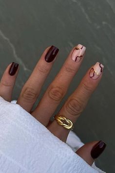 Autumn Nail Designs Square, Design For Nails Ideas, Short Autumn Nails Square, Autumn Nail Inspo 2024, Short Nail Inspo Autumn, Nail Ideas September 2024, Dark Red Autumn Nails, Dark Red Biab Nails, Cute Nails Autumn