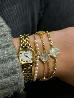 Gold Watch Jewelry, Layered Watch And Bracelets, Gold Jewels Aesthetic, Womens Watch Outfit, Gold Watch Bracelet Stack, Gold Jewelry Old Money, Vintage Watch Stack, Dainty Watch Aesthetic, Gold Wrist Stack