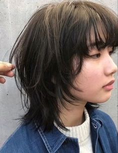 Shag Haircut With Straight Hair, Thick Hair Mullet Woman, Short Hair Cutegirl, Shaggy Straight Short Hair, Short Hair For Round Face With Bangs, Shaggy Wolfcut Short Hair, Short Wolf Cut Back View, Shaggy Haircuts Straight Hair Short, Straight Wolfcut Short