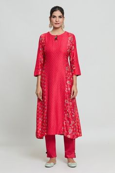 Red kurta with pintuck details and floral pattern. Paired with a matching pant. - Aza Fashions Red Kurta For Spring, Festive Red Printed Kurta, Red Floral Print Spring Kurta, Bohemian Red Kurta With Cutdana, Red Bohemian Kurta With Cutdana, Red Floral Print Straight Kurta Set, Mithila Palkar, Red Kurta, Women Kurta