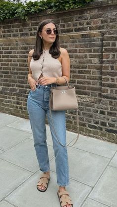 SAVE & Follow, for more post collection check my pin bio, Thank You. Matilda Style, Minimalist Outfits, Outfits Con Jeans, Classic Feminine, Best Winter Outfits, Classy Casual Outfits, Causual Outfits, Casual Chic Outfit, Midi Skirts