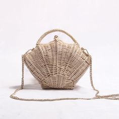 Ark Seashell Straw Rattan Shoulder Chain Bags - 2 Styles. Gorgeous ark seashell shaped ratten bag with top handle with shoulder chains. Fabric lined. Beautifully shaped. Comes in Rattan or Straw versions. SIZE: Top W25 cm x Bottom W11cm x H 27 cm Gender: WOMEN Item Type: Handbags & Crossbody bags Shape: Seashell Main Material: Straw, Rattan Lining Material: Polyester Interior: No Pocket Hardness: HARD Closure Type: Hasp Vacation Purse, Wicker Purse, Retro Purse, Small Messenger Bag, Woven Handbags, Wicker Bags, Straw Handbags, Rattan Bag, Shoulder Chain