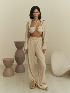 Create a boho-chic statement with our Boho Style Three Piece Relaxed Suit. This versatile set includes a relaxed fit top, linen trousers, and a matching linen top. Perfect for beach outings or festival vibes, this outfit is designed to keep you comfortable and stylish all day long. The cotton relaxed matching set offers a breezy and effortless look, perfect for those hot summer days. Pair it with our linen trousers and tops for a sophisticated resort wear ensemble. Embrace the boho spirit and el Nice Jumpsuits, Boho Beach Outfit, Outfit Festival, Linen Tops, Mode Boho, Linen Trousers, Boho Beach, Style Expert, Style Boho