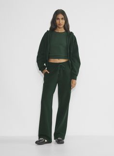 Pacsun Sweat Sets, Styling Aritzia Cargo Sweatpants, Cheap Gap Crew Neck Top, Cheap Gap Crew Neck Sweatshirt, Aritzia Sweatsuit Set, Aritzia Tna Boyfriend Hoodie, Aritzia Sweatsuit, Green Sweatsuit, Fleece Sweatpants