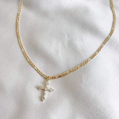 Kenna Necklace – LE sensor Cheap Clavicle Chain Cross Necklace, Affordable Cross Charm Necklace With Clavicle Chain, Luxury Timeless Cross Pendant Jewelry, Jewelry Accessories Ideas, Dope Jewelry, Classy Jewelry, Figaro Chain, Expensive Jewelry, Jewelry Lookbook