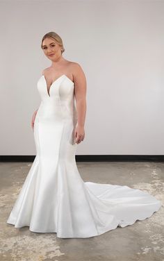 Plus Size Wedding Dresses Curvy Bride, Diamond Dresses, Strapless Wedding Dress Mermaid, Wedding Guest Outfit Fall, Essense Of Australia, Kleinfeld Bridal, Curvy Bride, Plus Size Gowns, Bridal Elegance