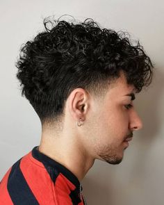 Mid Tapper Hair Curly, Burst Fade Haircut Wavy Hair, Mid Taper Fade Haircut Wavy Hair, Short Curly Haircuts Men Fade, Tapper Fade Men Haircut Curly Hair, Low Taper Fade Haircut Curly Hair Men, Low Taper Fade Curly Hair Men, Temple Taper Haircut, Curly Taper Fade Haircut