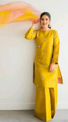 Eye catches mastered colour casual outfits Ayeza Danish, Ayeza Khan, Pakistani Dress, Simple Pakistani Dresses