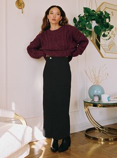 Fitted Midi Skirt Outfit, Long Skirt Outfits For Work, Black Midi Skirt Outfit Aesthetic, Black Midi Skirt Outfit Winter, Long Black Skirt Outfit Fall, Midi Skirt Outfit Work, Cold Weather Outfits Aesthetic, Long Skirt Outfits For Fall, Outfits Aesthetic Skirt