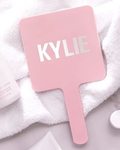 Kylie Skin Products, Kylie Products, Kylie Makeup, Kendall Jenner Chanel, Kylie Skin, Makeup Removing, Skin Aesthetics, Kylie Jenner Makeup, Kylie Cosmetics Makeup