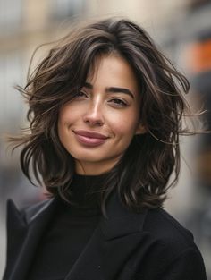 Medium Hairstyles Perfect for Thick Hair - Get Inspired Rounded Layers Wavy Hair, Short Layered Thick Hair, Short Hairstyles For Thick Wavy Hair, Volume Haircut, Layered Thick Hair, Thick Hair Cuts, Thick Wavy Hair, Layered Bobs, Wavy Haircuts