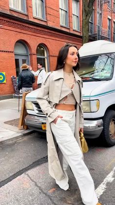 Strutting the streets of NYC in the Reissue Cargos 🤍 Brown Cargo Pants Outfit