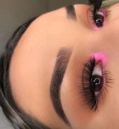 Makeup Inner Corner, Concert Makeup Looks, Machiaj Smokey Eyes, Soft Glam Palette, Rosa Make-up, Bunny Makeup, Make Up Designs, Pink Eyeshadow Look, Concert Makeup