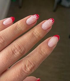 Christmas Nail Inspo With Bows, Cute Simple Nails For Christmas, Bows On Nails Christmas, Red And Pink Bow Nails, Preppy Winter Nails Short, Easy Nail Designs For Christmas, French Tips With Bows Nails, Cute Simple Coquette Nails, Cute Simple Winter Nails Short