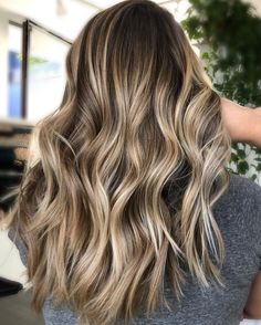 Balayage With Lowlights And Highlights, Full Balayage Brunettes Blondes, Balayage Hair Brown To Blonde, Carmel Blonde Balayage, Bayalage Brunette Blonde, Full Balayage Brunettes, Blond Bayalage On Brown Hair, Brunette With Blonde Highlights Balayage, Brunette To Blonde Balayage Hair