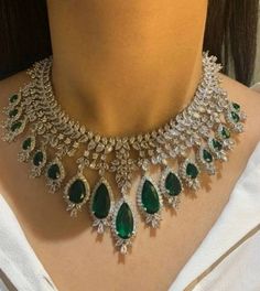 Emerald Necklace Set, Diamond Emerald Necklace, Sapphire Diamond Necklace, Diamond Necklace Wedding, American Diamond Necklaces, Pretty Jewelry Necklaces, Jewelry Set Design, White Tone, Diamond Necklace Set