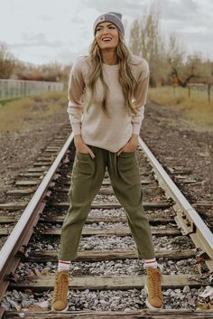 Outdoor Wear Women, Job Outfits, Minimal Closet, Cute Business Casual, Pnw Style, Business Casual Pants, Style Hacks