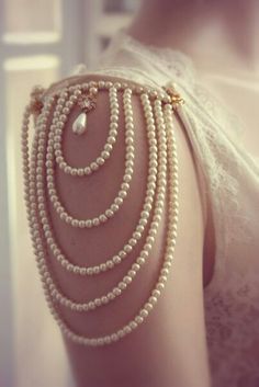 Detail Couture, Bridal Accessories Jewelry, Pearls Diy, Gorgeous Wedding Dress, Ivory Pearl, Pearl Wedding, Fashion Details