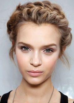 coroa-de-tranca13 Dirndl Hairstyles, Summer Wedding Makeup, Vintage Bridal Hair, Girl Guide, Cute Braided Hairstyles, Josephine Skriver, Wedding Makeup Looks, Drop Dead