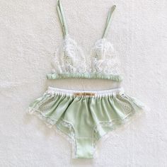 WAKABA mean is a new leaf in Japanese. This silky boxer made with  Pistachio green satin (polyester) & White lace (nylon) White cotton waist band. Beige velvet bow in front. Boxer and bra sold separately. The matching bra available. https://www.etsy.com/listing/1221170453/pistachio-green-silky-satin-brastyle?click_key=4273b682989cb60e3eb8c0148bf0ba4e5147bed8%3A1221170453&click_sum=2588c242&ref=shop_home_active_10 *Size* XS (Hips:32-35inches/81-89cm) Small (Hips:35-38inches/89-97cm) Medium (Hips: Green Satin Sets For Summer, Green Satin Set For Summer, Green Satin Summer Set, Small Hips, Smaller Hips, Sleepy Head, Pistachio Green, Lingerie Panties, Velvet Bow