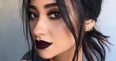 Purple Lipstick Outfit, Dark Lipstick Shades, Dark Brown Lipstick, Dark Lipstick Colors, Dark Purple Lipstick, Dark Hair Light Eyes, Lipstick Inspiration, Hair Lights, Light Eye Makeup