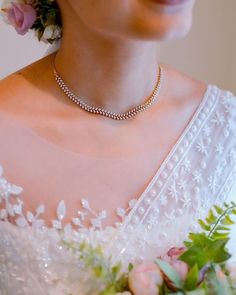 Simple Necklace Designs For Saree, Christian Bride Jewellery, Diamond Attigai Necklace, Simple Necklace For Saree, Small Diamond Necklace Indian, Necklace Designs Gold Indian Simple Wedding Jewelry, Christian Wedding Jewellery, Jewellery For Gown, Wedding Necklaces For Bride Gold