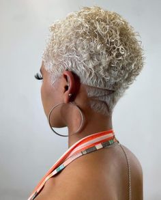 Cabello Afro Natural, Short Natural Curly Hair, Short White Hair, Short Shaved Hairstyles, White Blonde Hair, Natural Hair Short Cuts, Tapered Haircut, Blonde Curly Hair