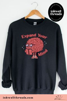 Expand your mind, read a book! Casual cute sweatshirt outfit idea. Perfect for nerdy girls, bookworms, and other bookish babes! Makes a great casual cute fall outfit! Introverted Quotes, Nerdy Girl Outfits, Bookworm Sweatshirt, Expand Your Mind, Librarian Style, Cover Design Inspiration, Quotes Book, Reading Humor, Smart Casual Style