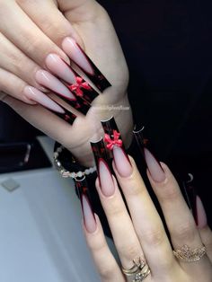 Cute French Tip Nails Black, Nails Acrylic Chicana, Long Nail Designs With Charms, Black Or Red Nails, Black And Red Nail Sets, Birthday Nails Red And Black, Black Red Acrylic Nails, Red Long Nails Designs, Red Nails With Black French Tip