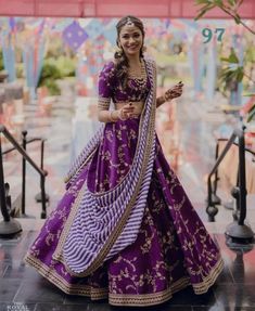 Dupatta Draping Styles, Sabyasachi Lehenga Bridal, Saree Bollywood, Lehenga Choli Wedding, Indian Outfits Lehenga, Lehnga Dress, Red Lehenga