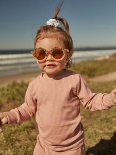 Retro round kid sunglasses in cheetah blush from Kit & Wilder. For your summer time baby outfits in style we've got you covered with these cheetah sunglasses with UV protection. Perfect gift for the summertime baby or accessory for traveling to warmer weather with a toddler. Grab a pair for your next beach trip or day out in the sun with your kids. Our collection of cute kid sunglasses will add to any adorable baby outfit. Shop the collection now to add an accessory to your baby's outfit! Toddler Accessories, Organic Baby Clothes, Beach Kids